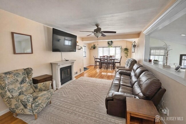 Photo - 100 Pinetree Dr