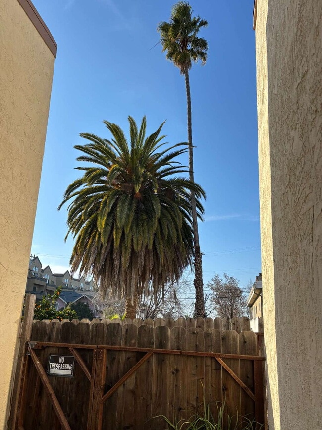 Photo - 1825 Harrison St Unidad Apt. 1