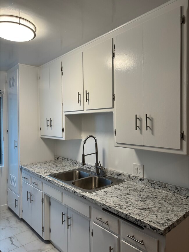1x1 - Kitchen Counter