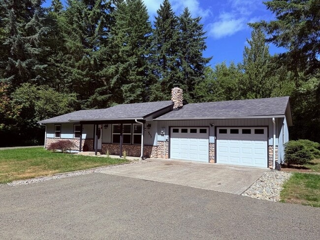 BEAUTIFUL UPDATED RAMBLER WITH LARGE GARGE - BEAUTIFUL UPDATED RAMBLER WITH LARGE GARGE House