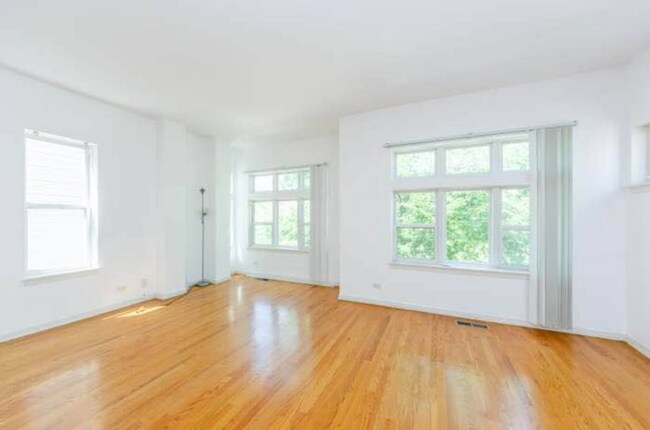 5343 W Galewood Ave Unit 2