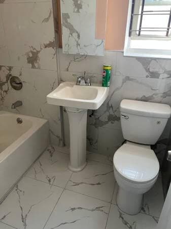 Photo - 93-28 Ditmars Blvd Unidad 2