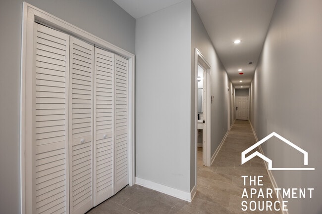 Photo - 5422 W Belmont Ave Unit 1