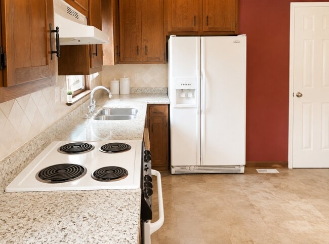 Photo - 1612 Celia Crescent