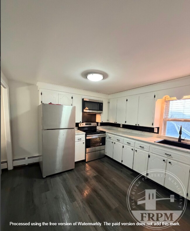 Building Photo - 64 Walnut St Unit 2