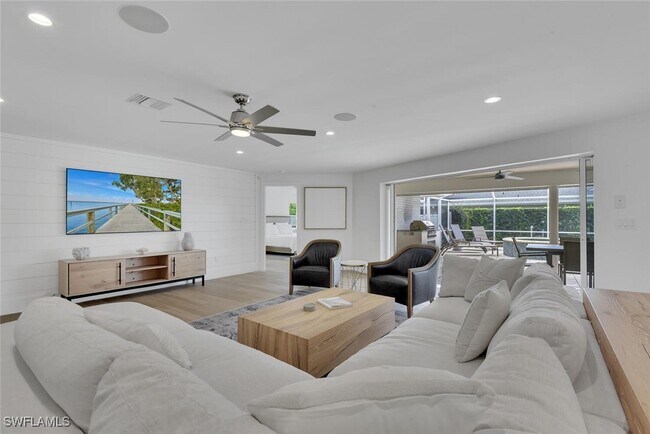 Photo - 420 Harbour Dr