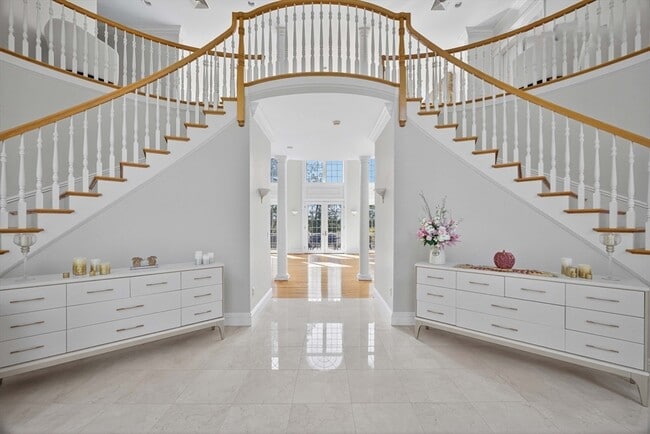 Building Photo - 11 Elizabeth Way