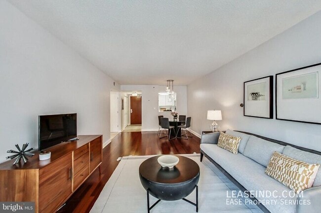 Photo - 1150 K St NW Unidad #406