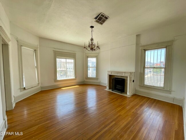 Photo - 901 E Rio Grande Ave