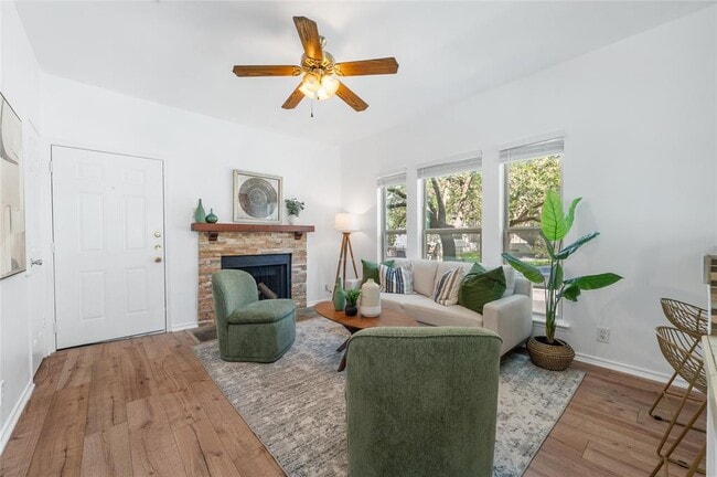 Photo - 2414 Longview St Unidad 101