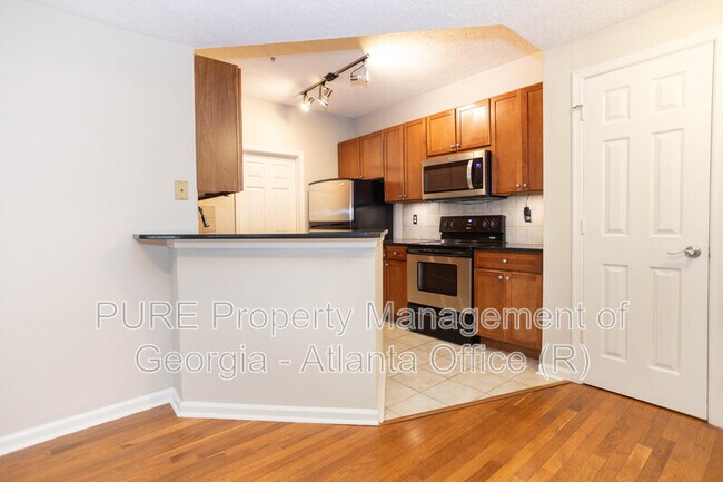 Photo - 1250 Parkwood Cir SE