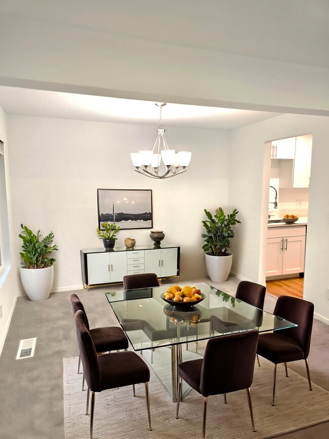 Very large dining room is open to the kitchen and living room - 9906 NE 124th St Unit 1111
