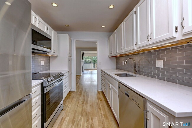 Photo - 105 Harbor Dr Unit APT 107