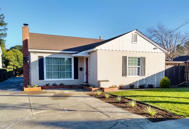 Building Photo - 3 Bedroom/2.5 Bathroom Novato Home - 1012 Second Street