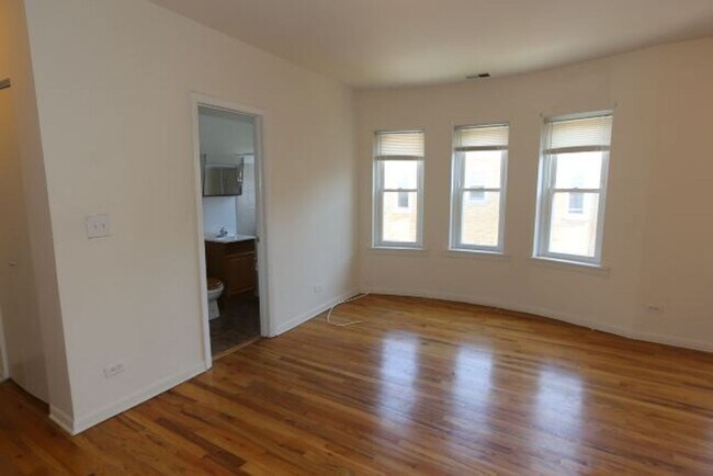 Photo - 4501-4515 N Malden St