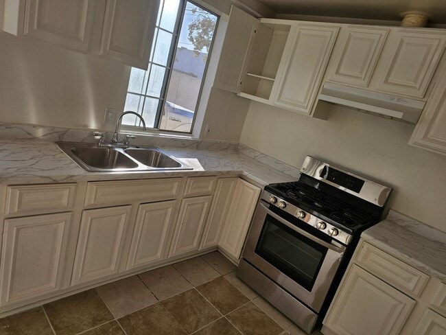 Photo - Charming 3BR Condo in Fontana