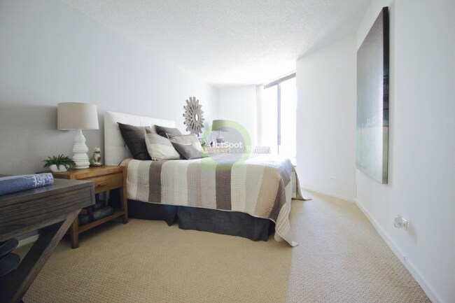 Photo - 710 N Dearborn St