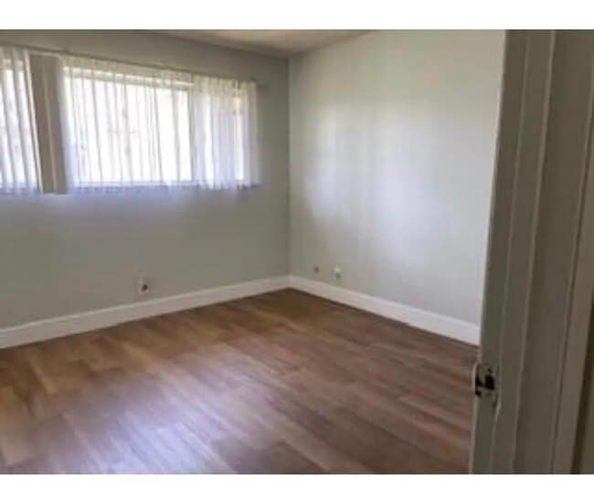 Photo - 1323 Pinetree Dr Unit 1323 Pinetree Dr #1