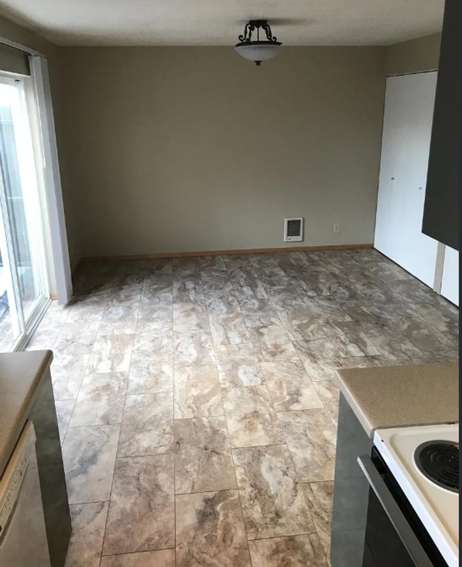 Photo - Recently Renovated 3 Bed/1 Bath Duplex Unit - Metolius Ave