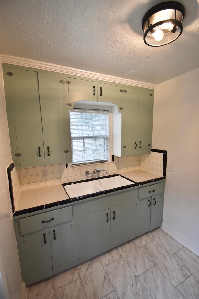 Photo - 219 E 6th Ave