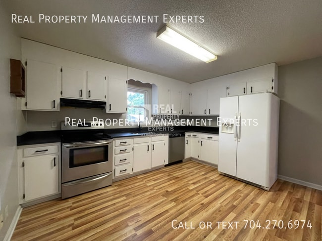 Photo - 668 Brookwood St