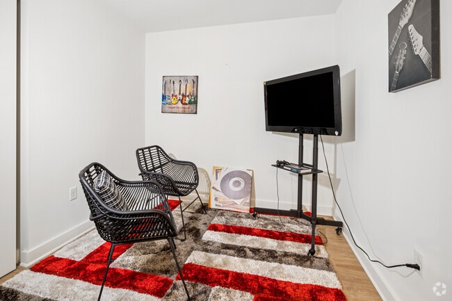 2BR, 1BA - 513SF - Second Bedroom