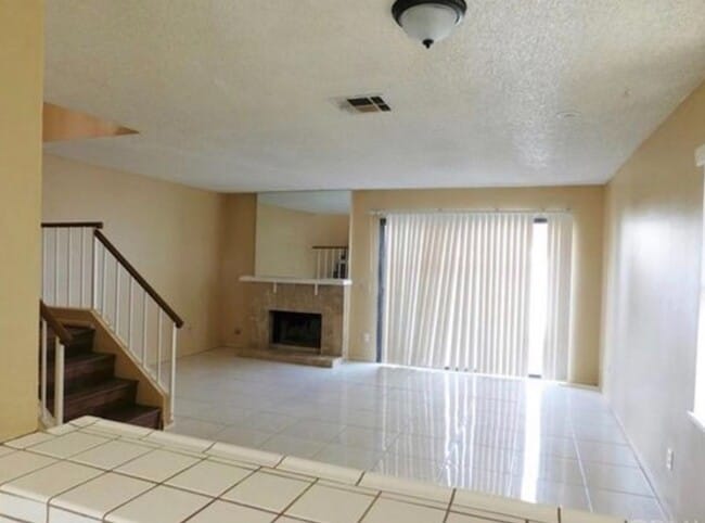 Photo - Extremely Spacious 2 bedroom Condo for Rent in Discovery Village