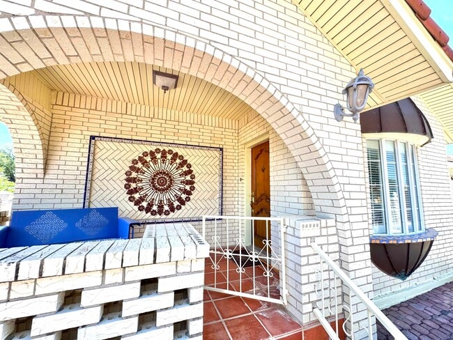 Photo - 807 Fresno St