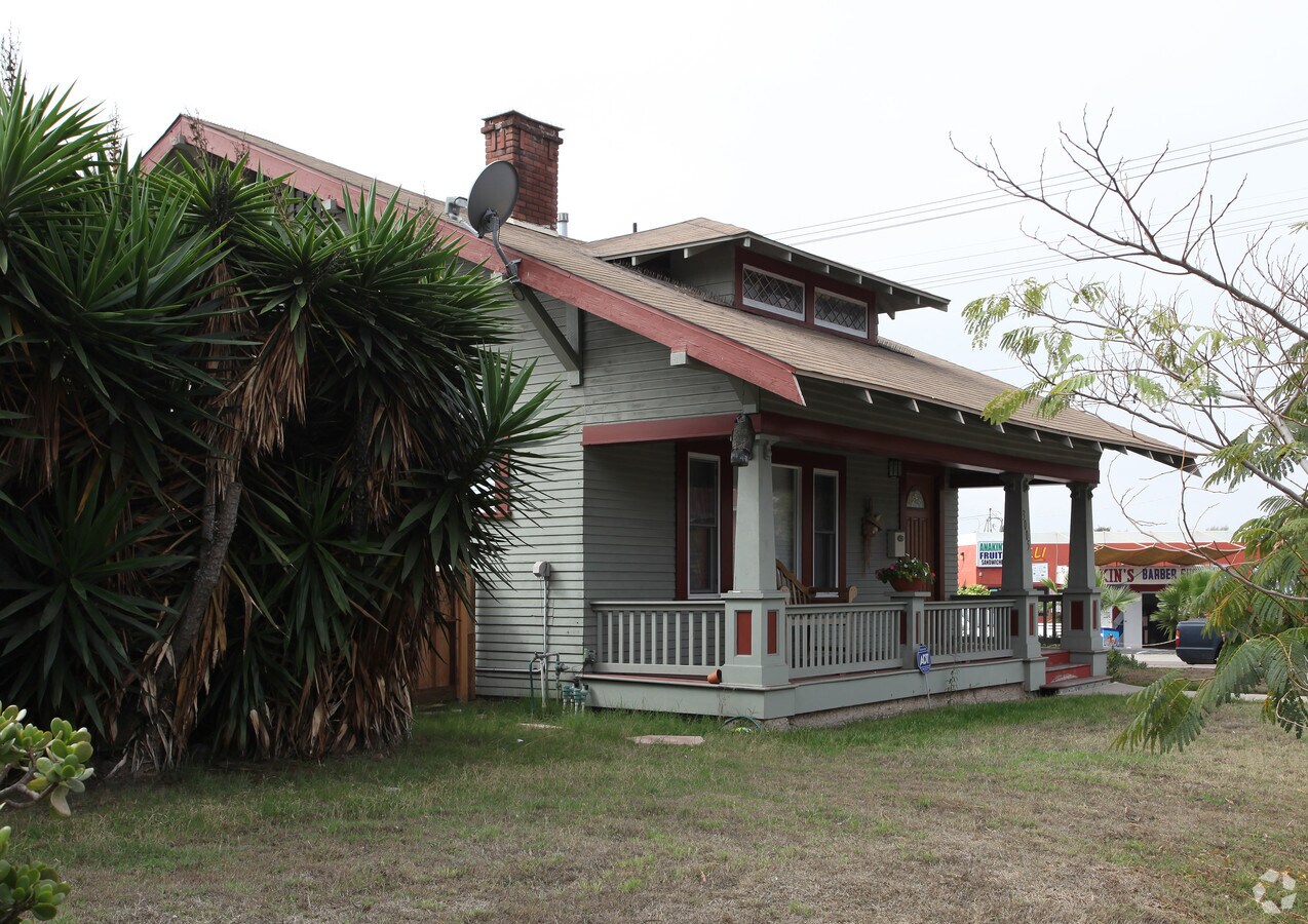 Photo - 3005 Broadway