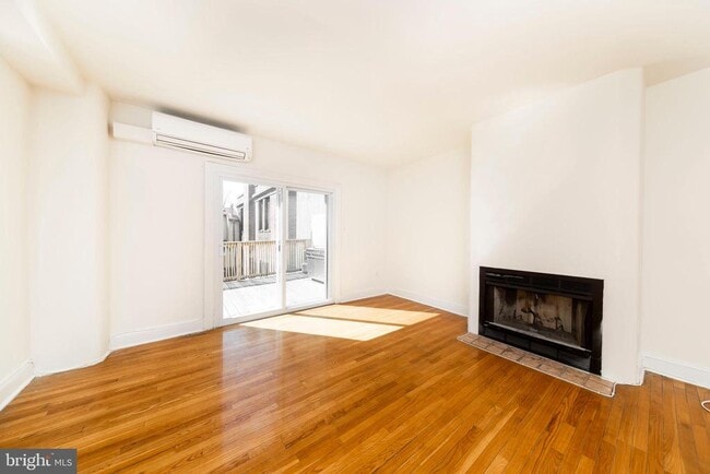 Building Photo - 1912 Spruce St Unit 1R Rental