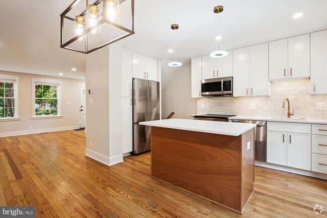 Building Photo - 3414 S Stafford St Rental