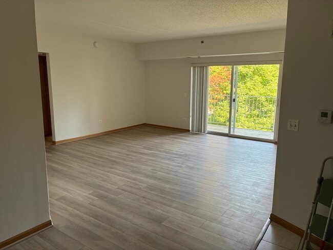 Building Photo - 927 Elderberry Cir Unit 207 Rental
