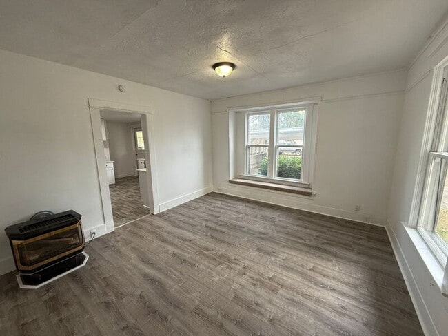 Photo - 2350 Marion St SE