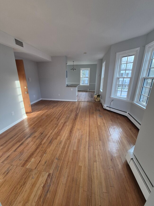 Building Photo - 2301 Pennsylvania Ave Unit C