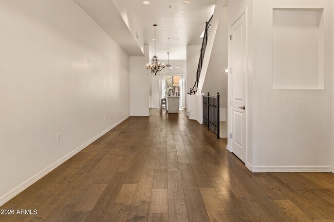 Photo - 421 W 6th St