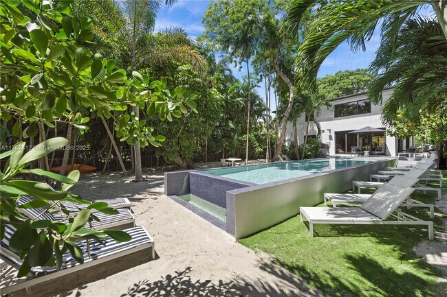 Photo - 1210 NE 89th St