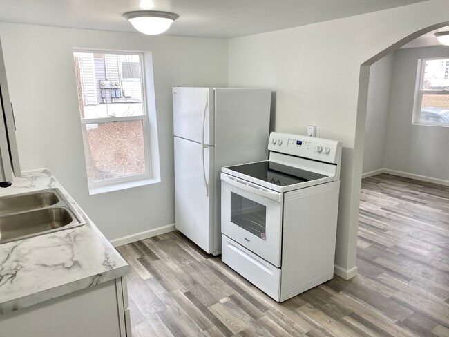 Appliances - 520 W Edwards st Unit Apt 1