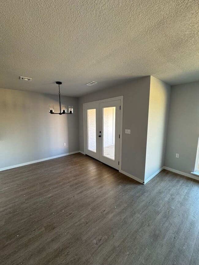 Photo - Fully Updated 2 Bedroom Duplex in Convenient Broken Arrow Location