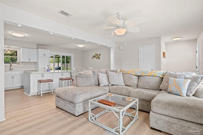 4570 Yacht Harbor Dr