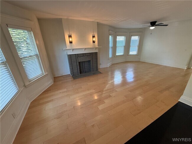 Photo - 95 Inwood Pl