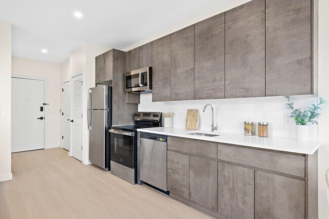 Photo - 1 Mallory Ave Unidad 202