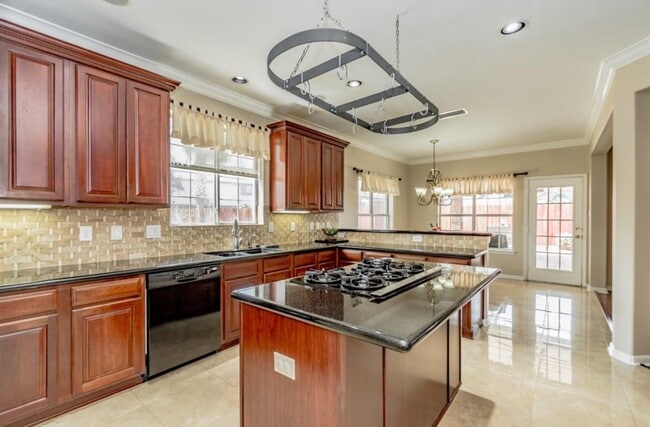 Photo - 303 N Elder Grove Dr