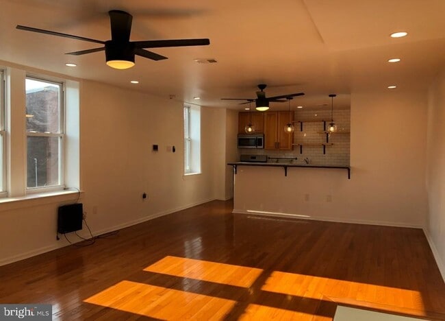 Building Photo - 1900 W Girard Ave Unit 3F