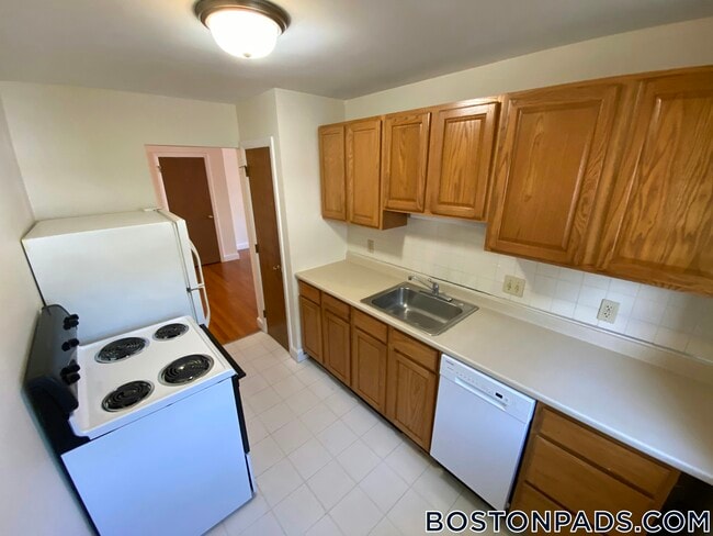 Building Photo - 8 Brattle Dr Rental