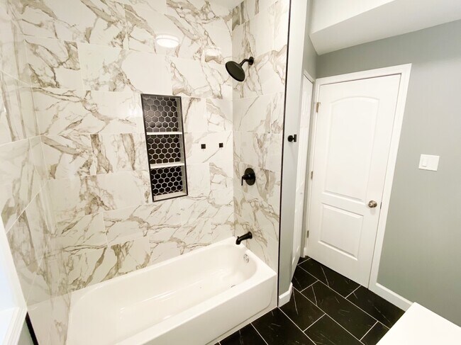 Master Bathroom - 7815 S Kingston Ave Unit 3