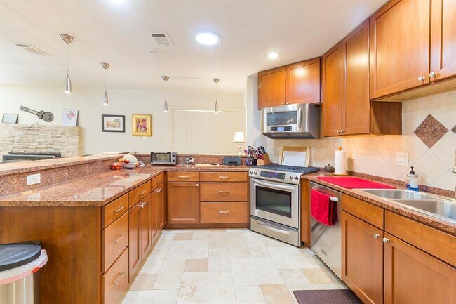 Photo - 2011 Meadowridge Dr