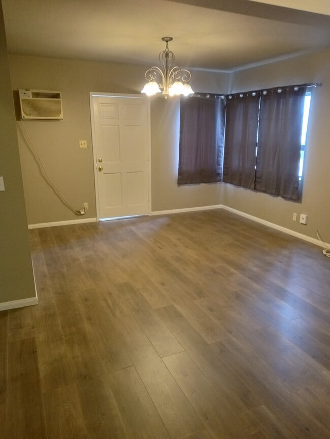 Building Photo - 11619 Archwood St Unit 11619 Rental