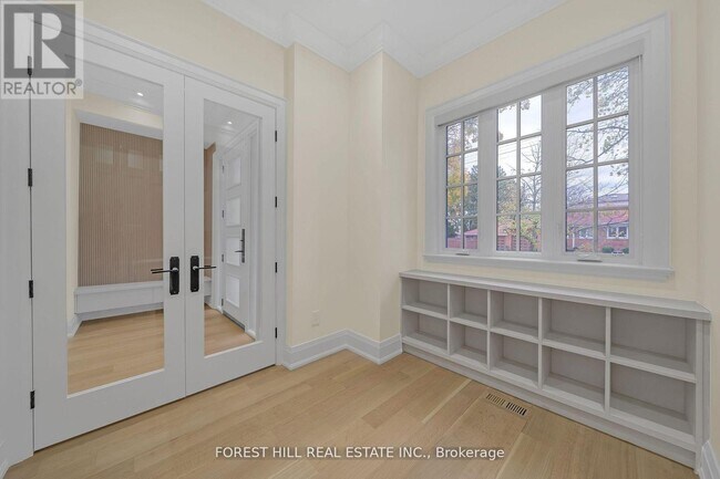 Photo - 132 Lothian Ave