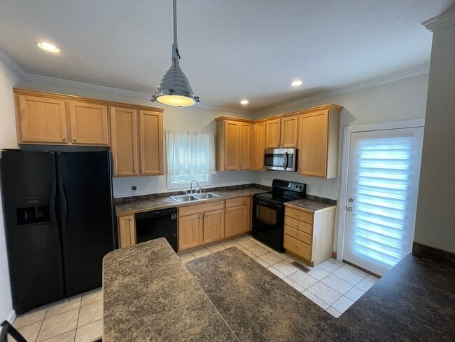 Photo - Bright and Welcoming 2-Story Retreat, Steps From the Ocean!