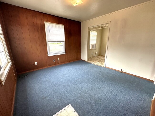 Photo - 160 Hebert St